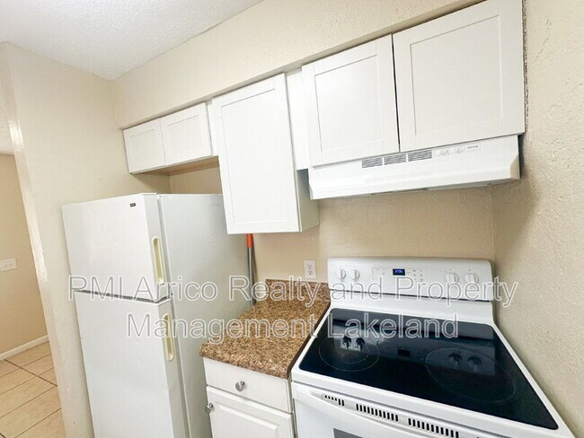 Foto del edificio - 3214 Crystal Hills Loop S