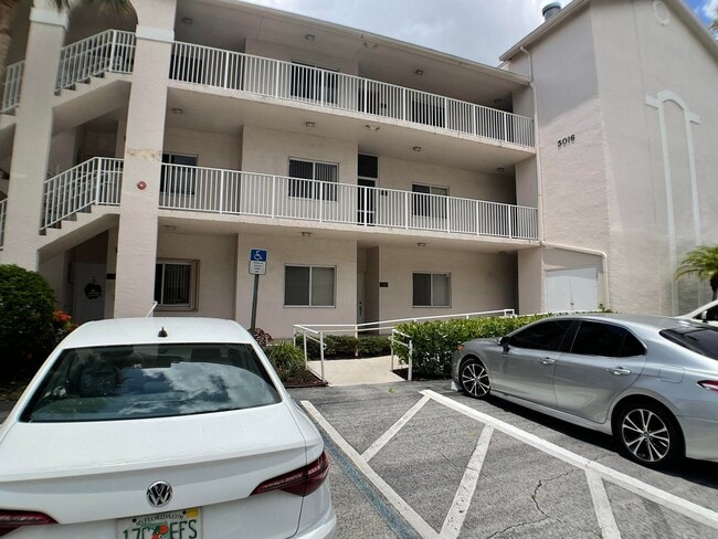 Building Photo - 5016 Rose Hill Dr