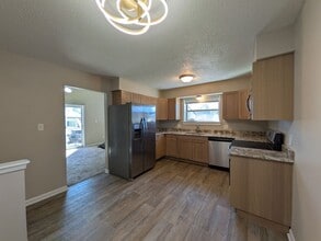 Building Photo - 214 E Hughes Cir