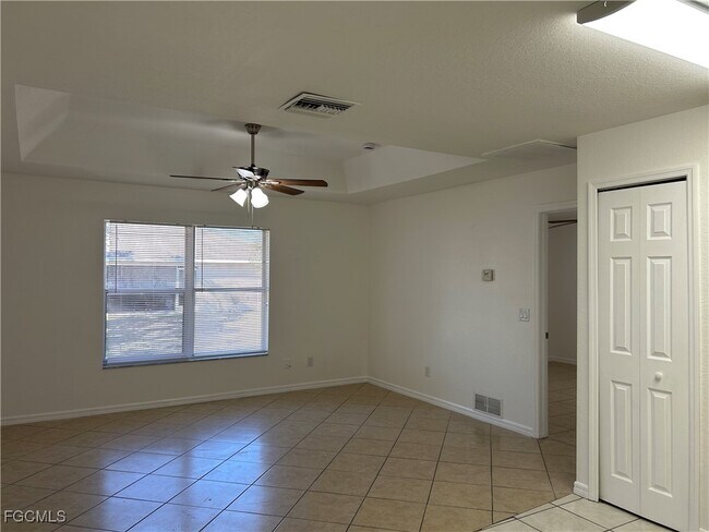 Foto del edificio - 2936 SE Santa Barbara Pl