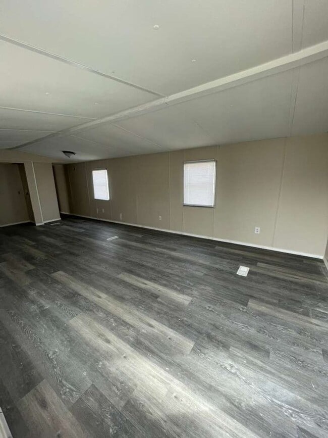 Building Photo - 5030 Easy St