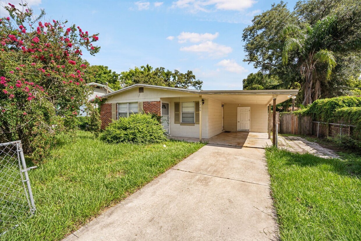 Foto principal - Move in Ready! Modern Style, Renovated 3 b...