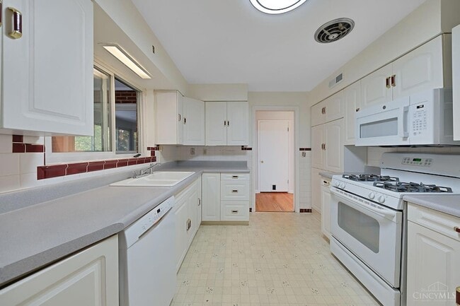 Foto del edificio - 5900 Donjoy Dr