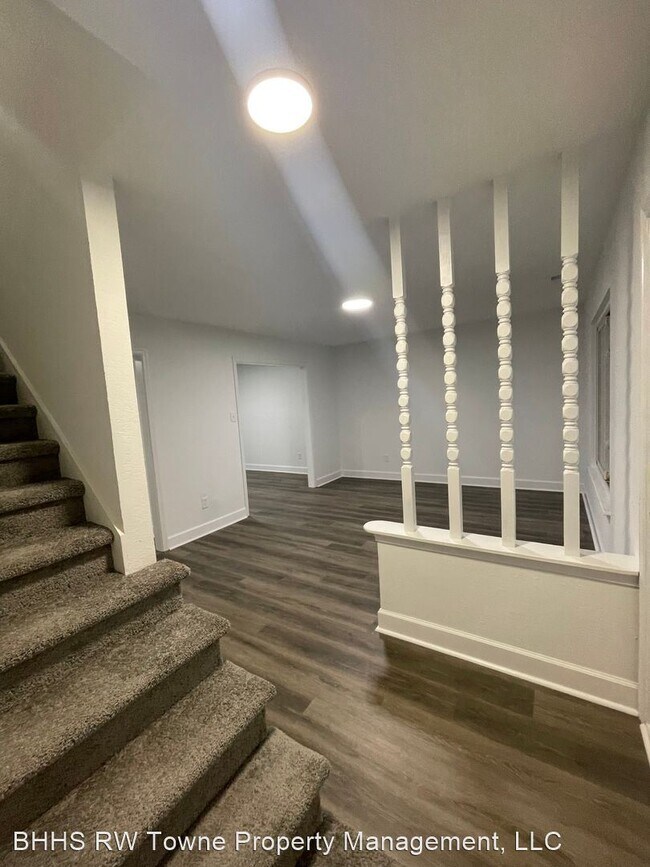 Building Photo - 3 br, 2.5 bath House - 932 Woodhue Court