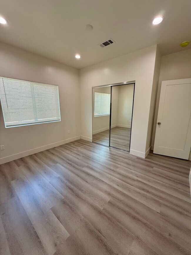 Building Photo - Brand New 2 Bed, 2 Bath
