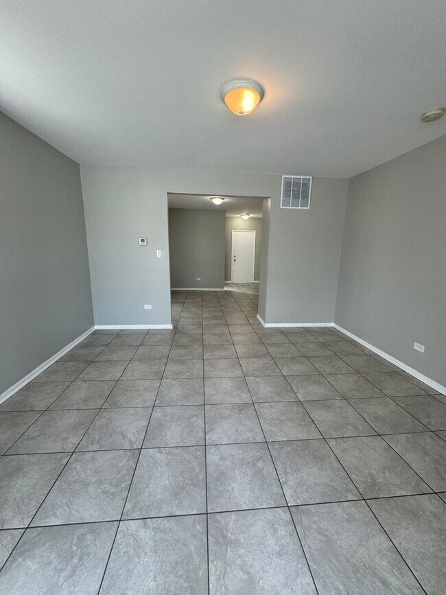 Foto del edificio - 2 Bedroom 1 Bathroom House in Calumet City...