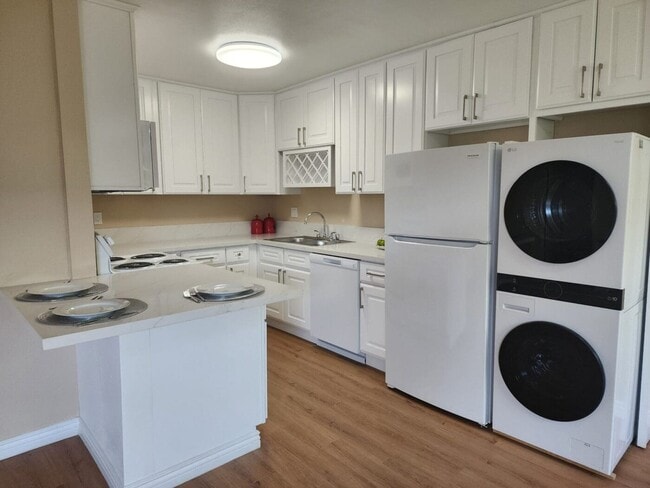 3x2 Kitchen - Casa De Helix La Mesa, Brand New Kitchen, w/d