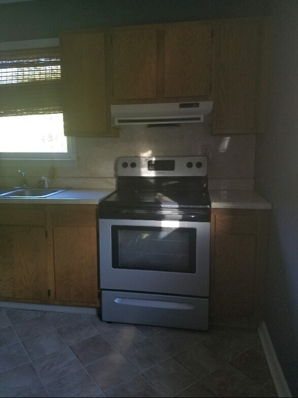 Building Photo - Apartment For Lease!!