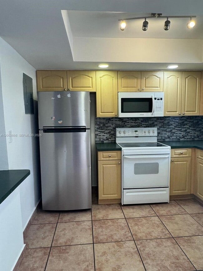 Building Photo - 1373 W 69th St