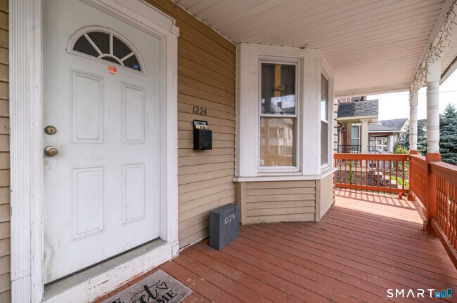 Building Photo - 1224 Iranistan Ave
