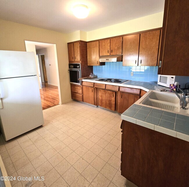 602 Sand Creek Rd, Colonie, NY 12205 House Rental in Colonie, NY