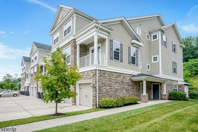 Building Photo - 512 Waterview Ct