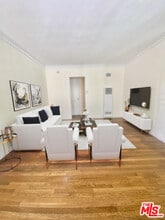 Building Photo - 422 S Maple Dr