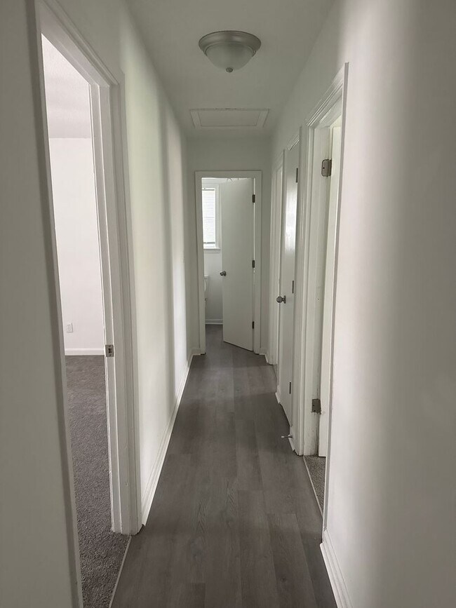 Building Photo - Updated Home Located off Deans Bridge Rd! ...
