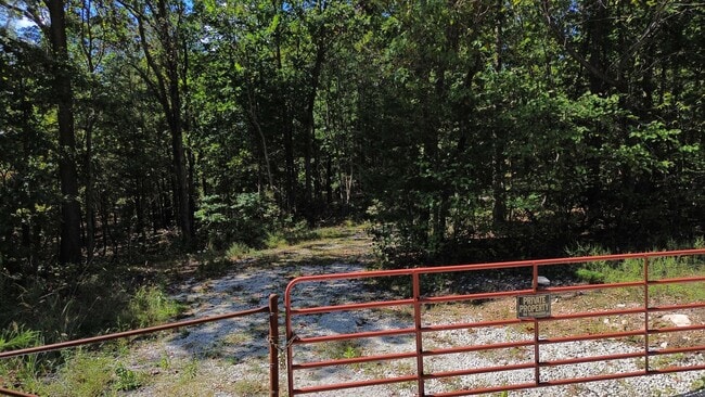 Building Photo - 7637 Coon Creek Rd