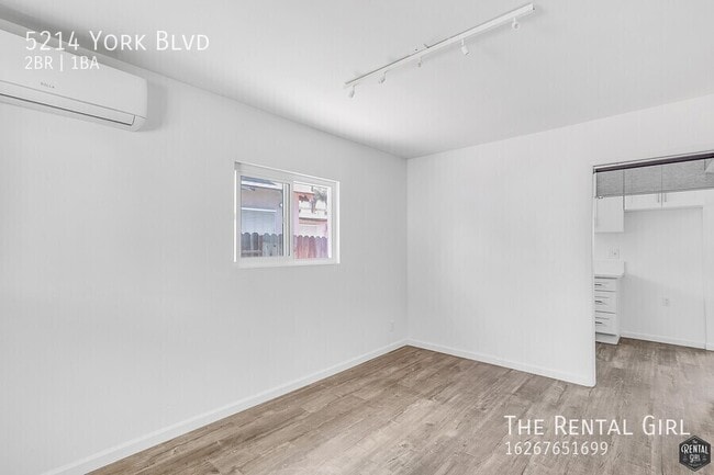 Foto del edificio - 5214 York Blvd