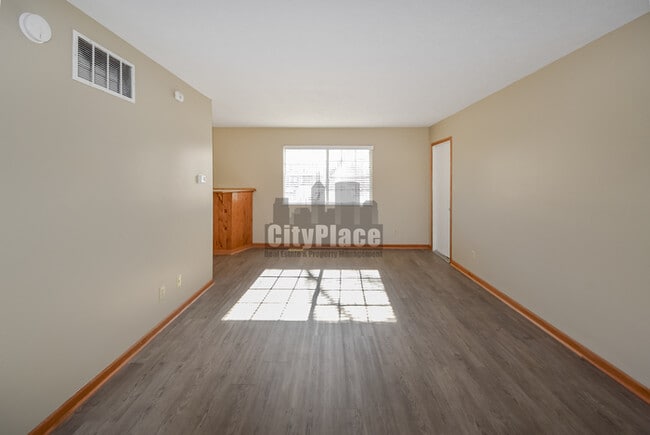 Building Photo - 47 Meadow Ct W