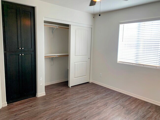 Dormitorio - 123 W Jacobs St