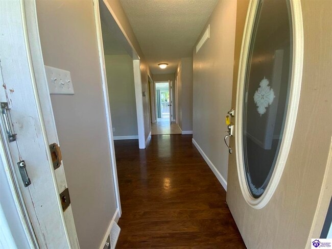 Building Photo - 408 W Crocus Dr