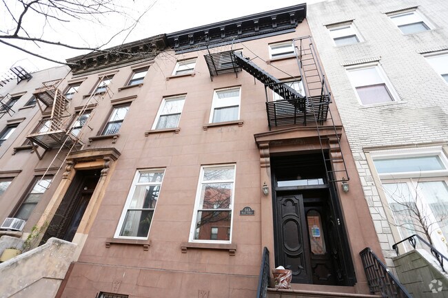 Foto del edificio - 563 Henry St