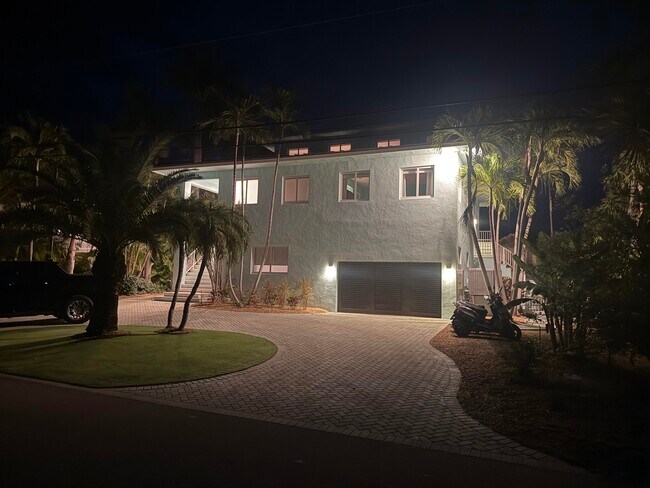 Building Photo - 124 Indies Dr N