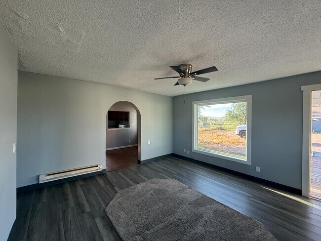 Foto del edificio - 720 Box Elder Rd W