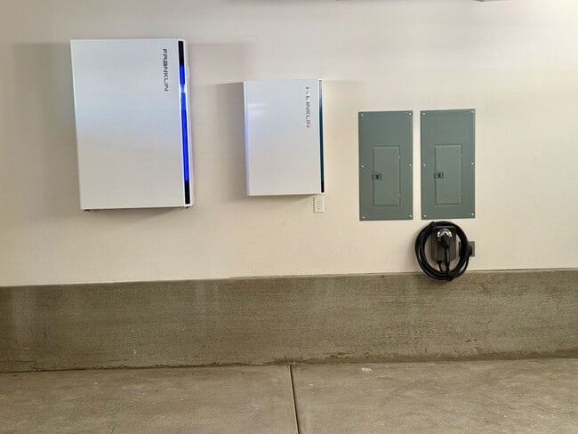 Building Photo - Amazing new home in San Marcos' best new d...