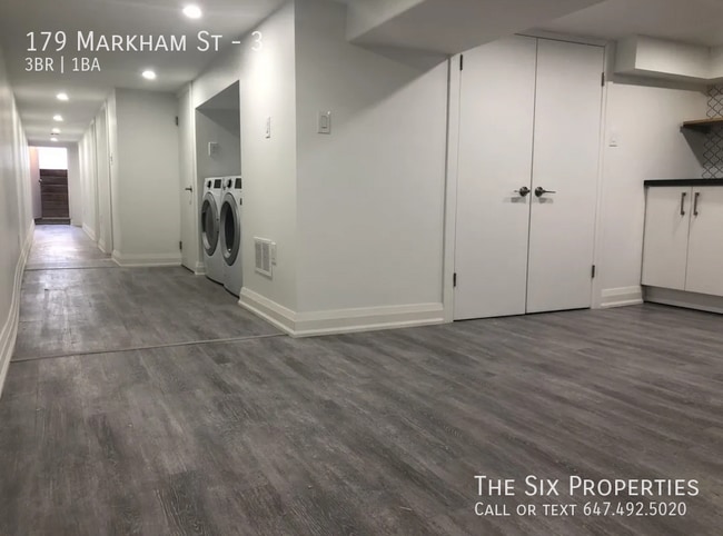 Building Photo - Three Bedroom Lower Level Apartment Near Dundas St W & Bathurst St