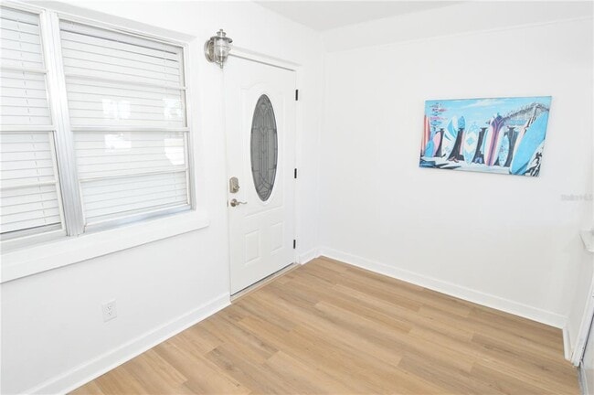 Building Photo - 4700 Cove Cir