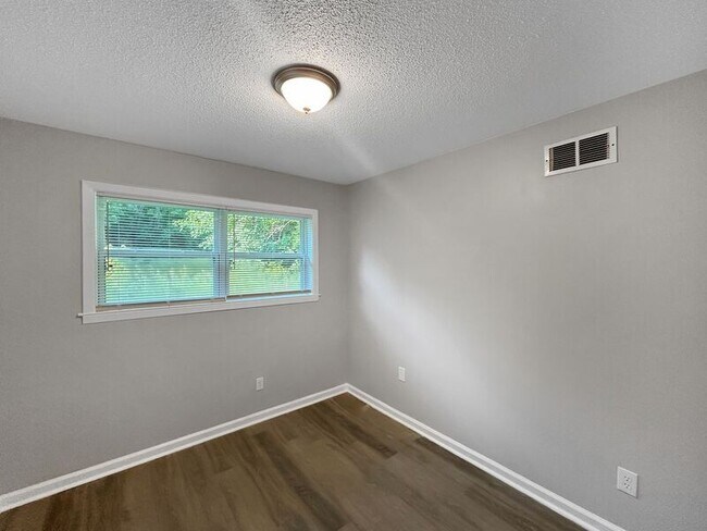 Foto del edificio - 995 Canary Ln