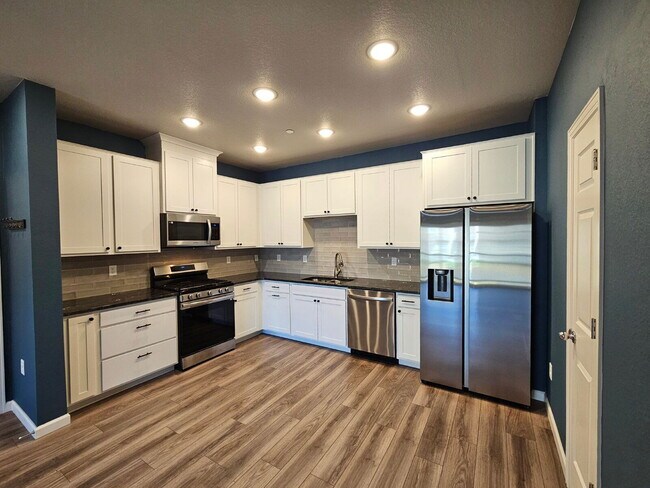 Photo - 9992 W Victoria Pl Apartment