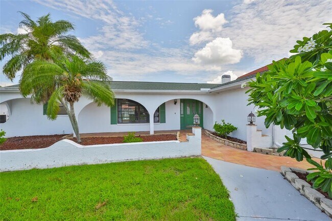 Foto del edificio - 6422 Lake Sunrise Dr