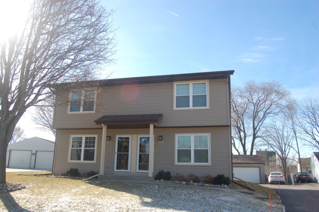 1306 Falls Ct, Waukesha, WI 53186 Townhome Rentals in Waukesha WI
