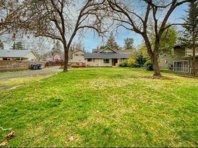 Foto del edificio - 1428 Crown Ave