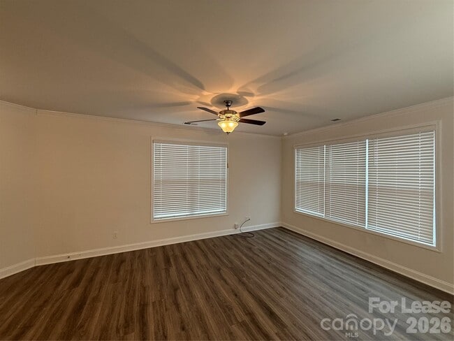 Foto del edificio - 8627 Harris Lake Ln