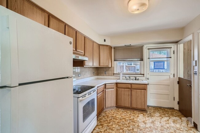 Building Photo - 8512 Frontage Rd