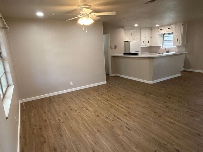 Foto del edificio - Freshly Updated & Ready For You!