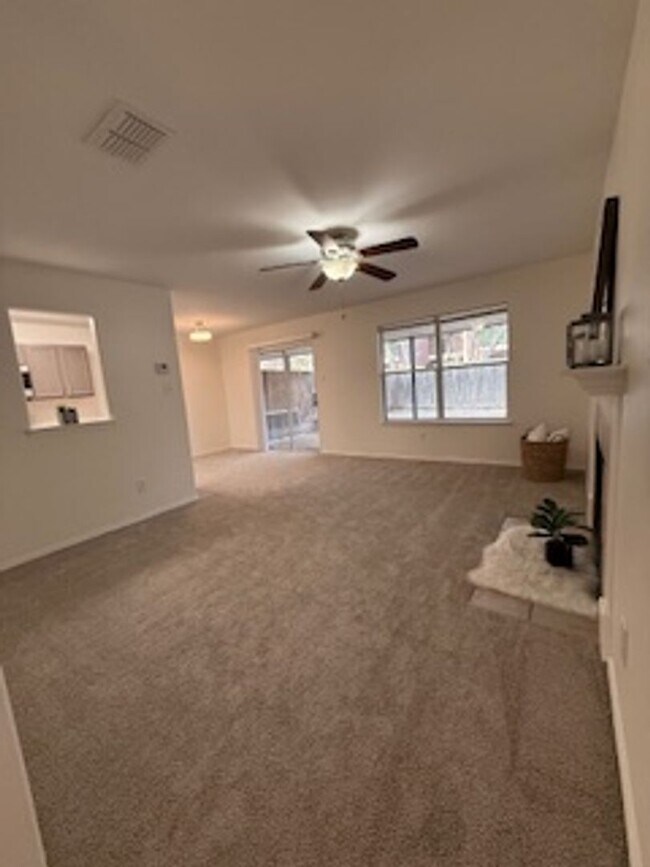 Foto del edificio - Gated Community Near Medical Center