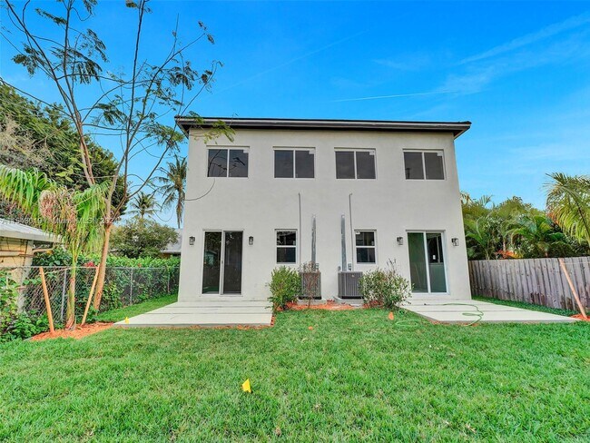 Building Photo - 1215 W Las Olas Blvd