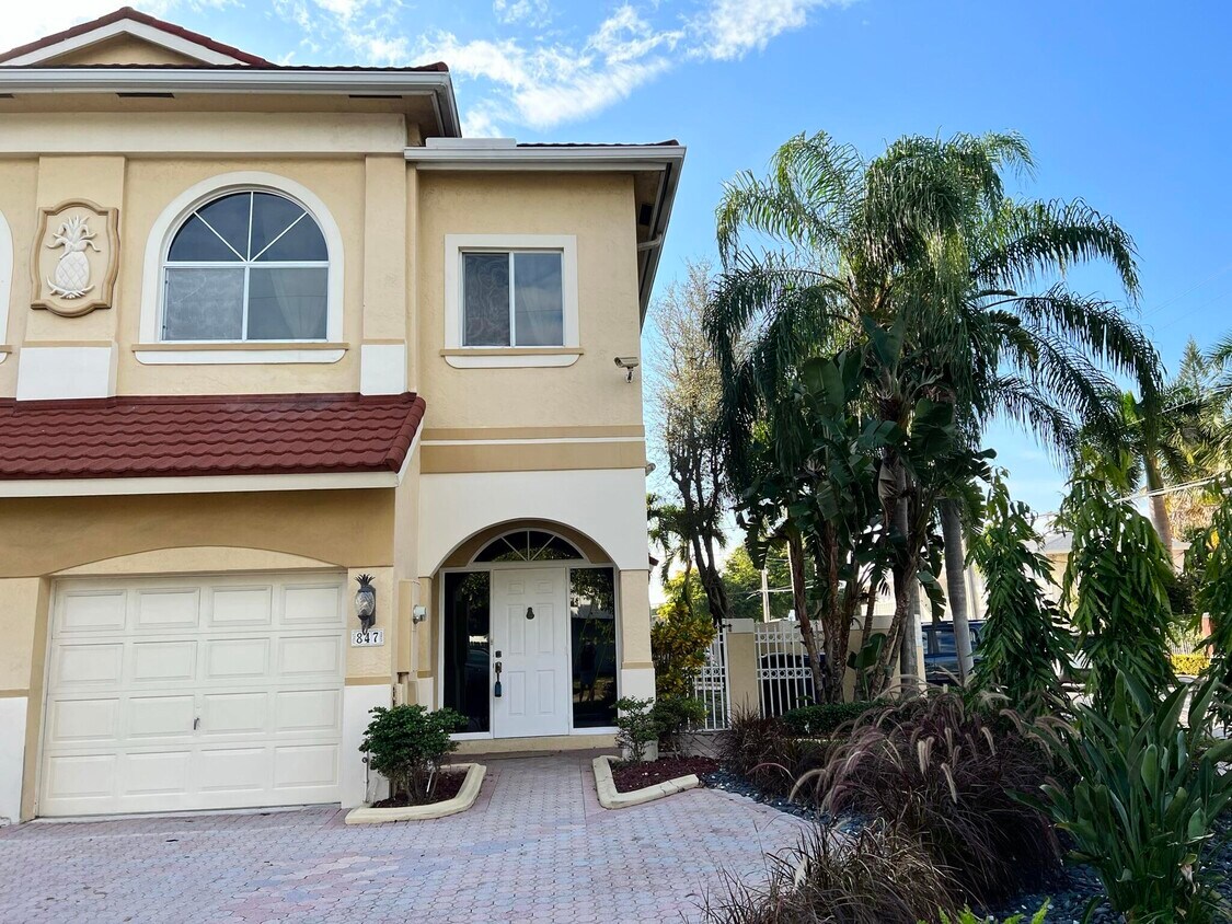 Foto principal - 847 NE 17th Way