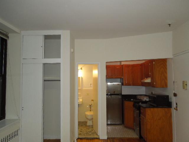 Foto del edificio - 212 W 72nd St