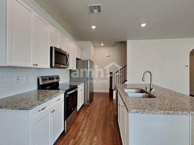 Foto del edificio - 1521 Golden Hour Ave