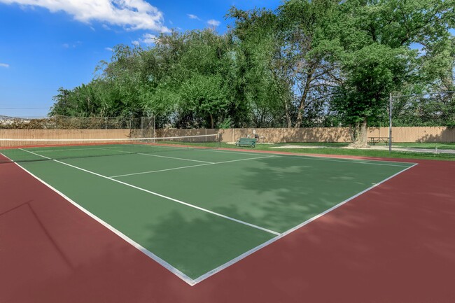 Tennis court - South Hill Apartments