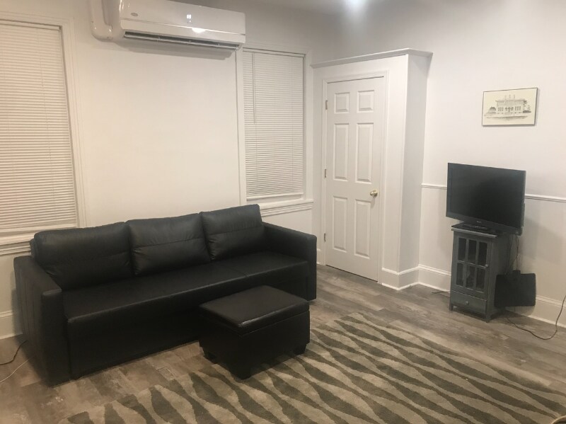 Foto principal - 3838 Baring St