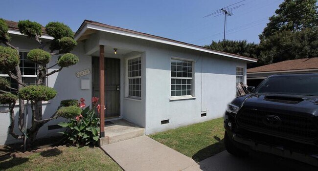 Building Photo - 2274 S Carmelina Ave