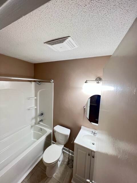 Foto del edificio - 704 Deerfield Rd