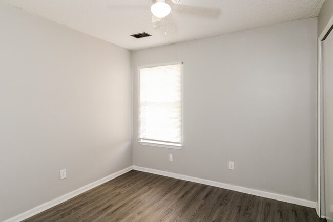 Building Photo - 118 W Waverly Pl Ct