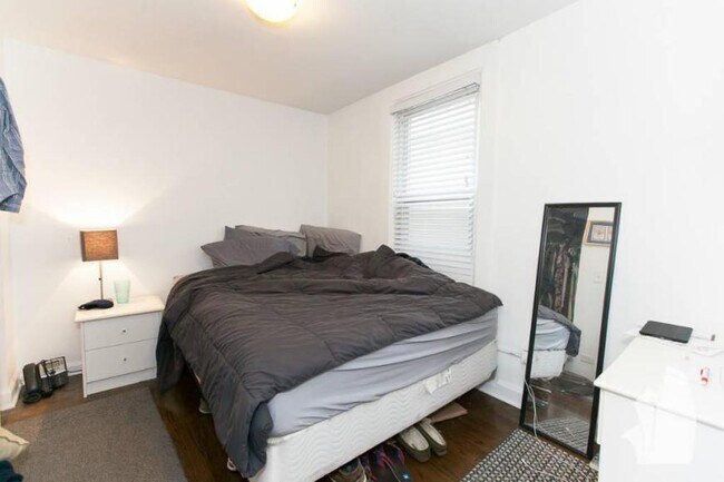Building Photo - 3 bedroom in Chicago IL 60622