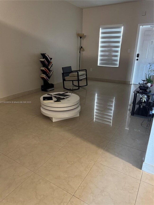 Foto del edificio - 6940 NW 179th St