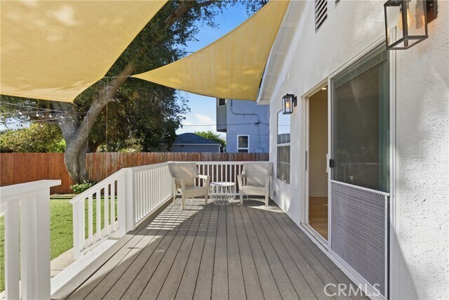 Building Photo - 17546 Kittridge St